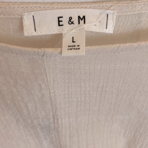 (A11) E&M Inverted knot tie front shortsleeved cream top, Size Large, NWT - Picture 3 of 6